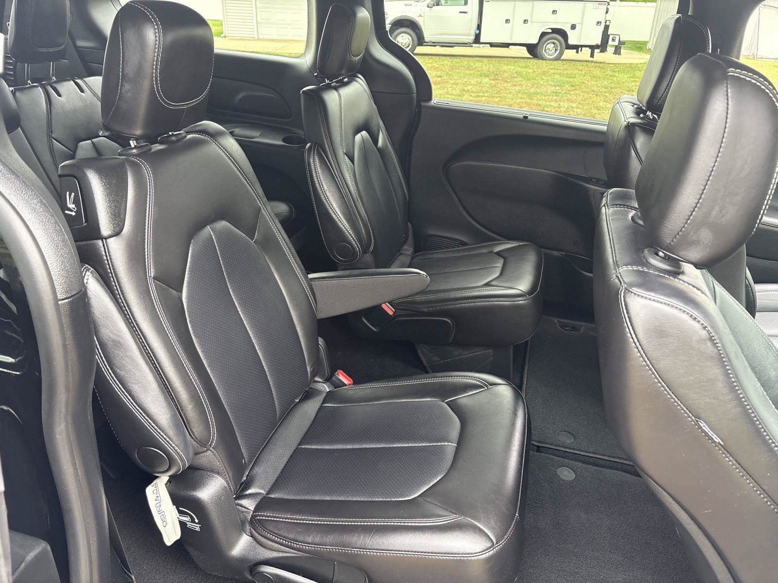 Used 2026 Chrysler Pacifica Select FWD image 14