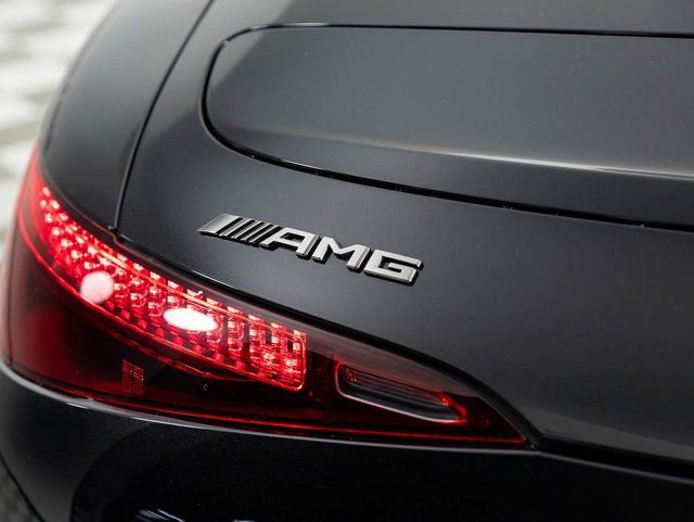 Used 2022 Mercedes-Benz SL 63 AMG 4MATIC w/ Driver Assistance Package image 35