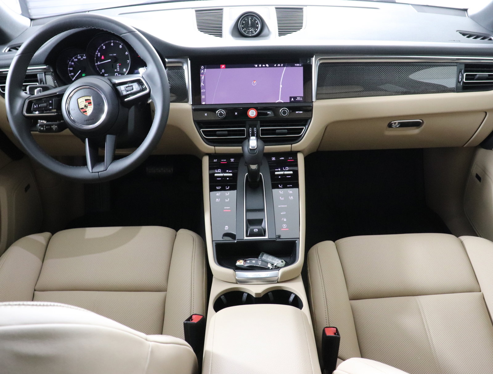 Used 2025 Porsche Macan image 19