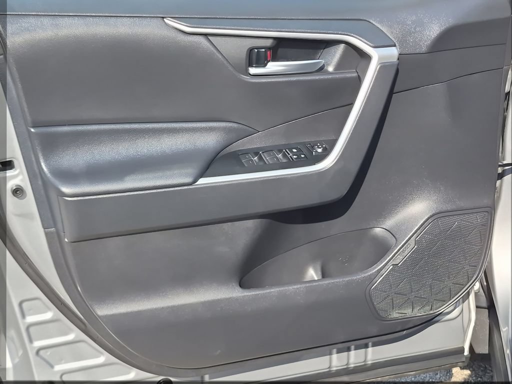 Used 2023 Toyota RAV4 XLE AWD/4WD image 19