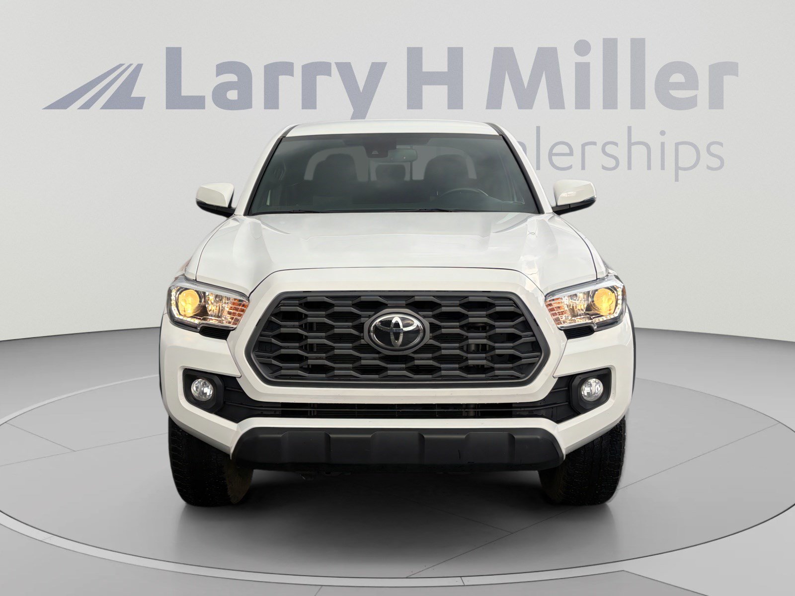 Used 2023 Toyota Tacoma TRD Off-Road w/ Technology Package AWD/4WD image 8
