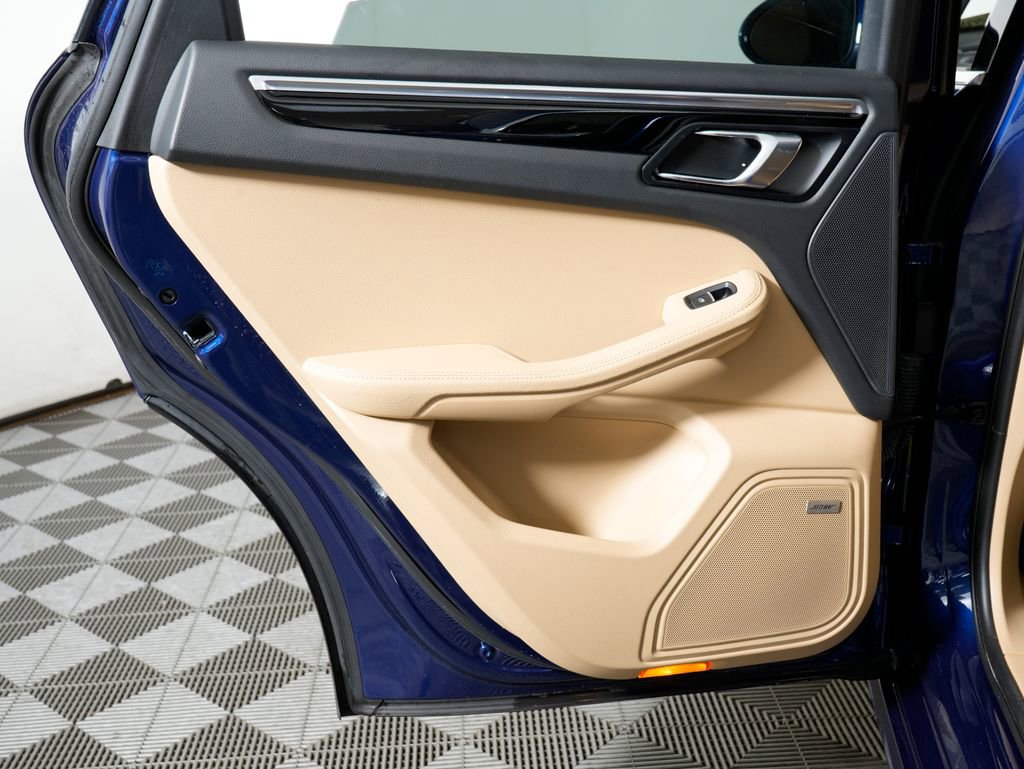 Certified 2024 Porsche Macan image 36