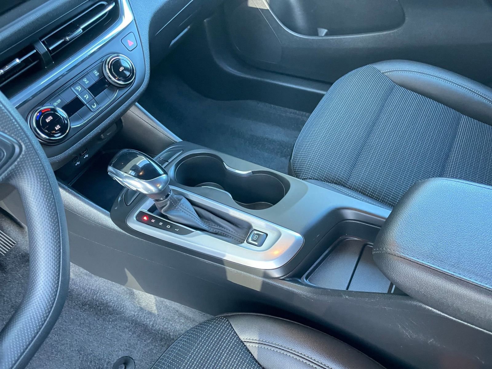 Used 2025 Buick Envista Preferred image 42