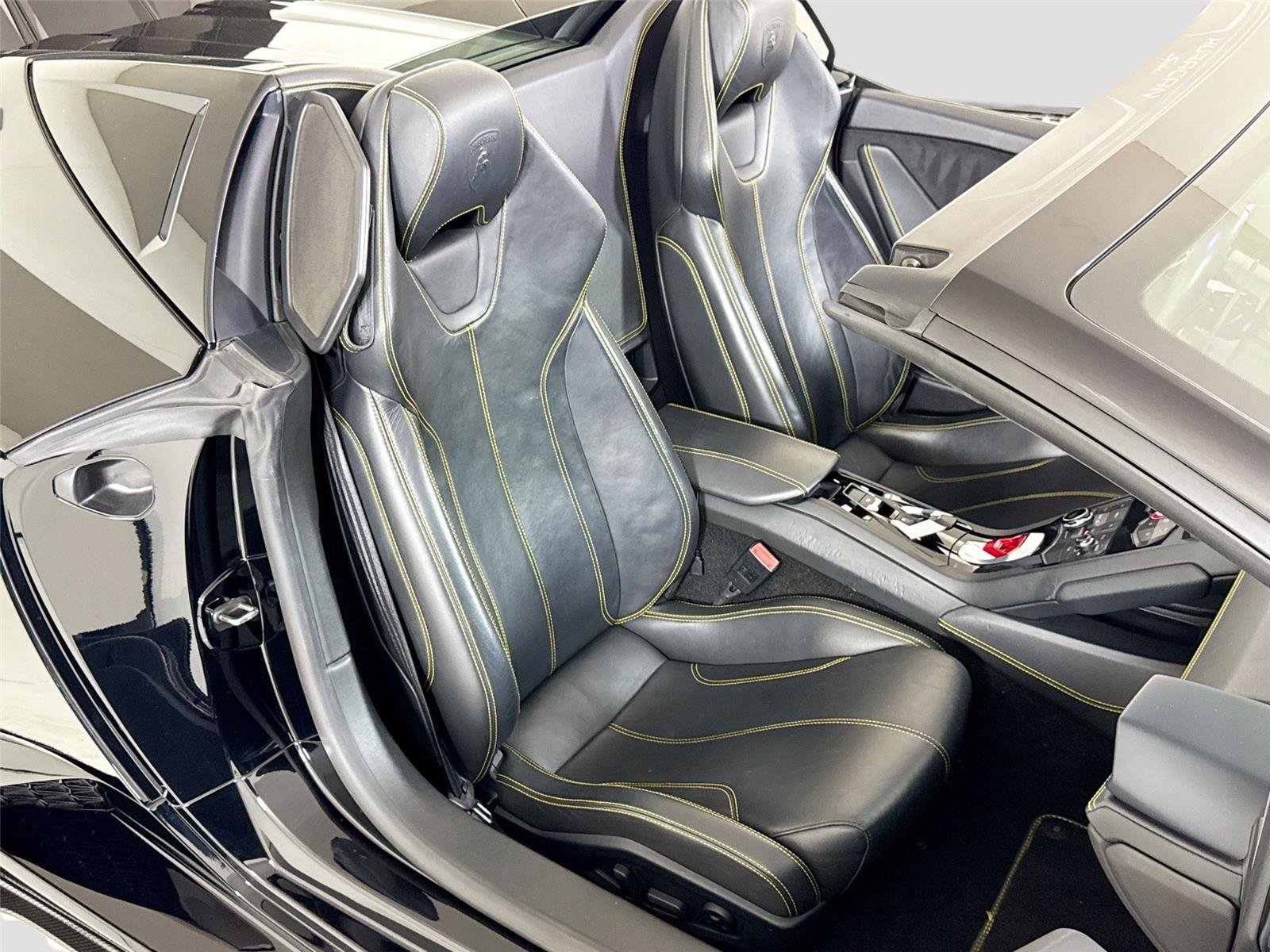 Used 2017 Lamborghini Huracan LP 610-4 image 24