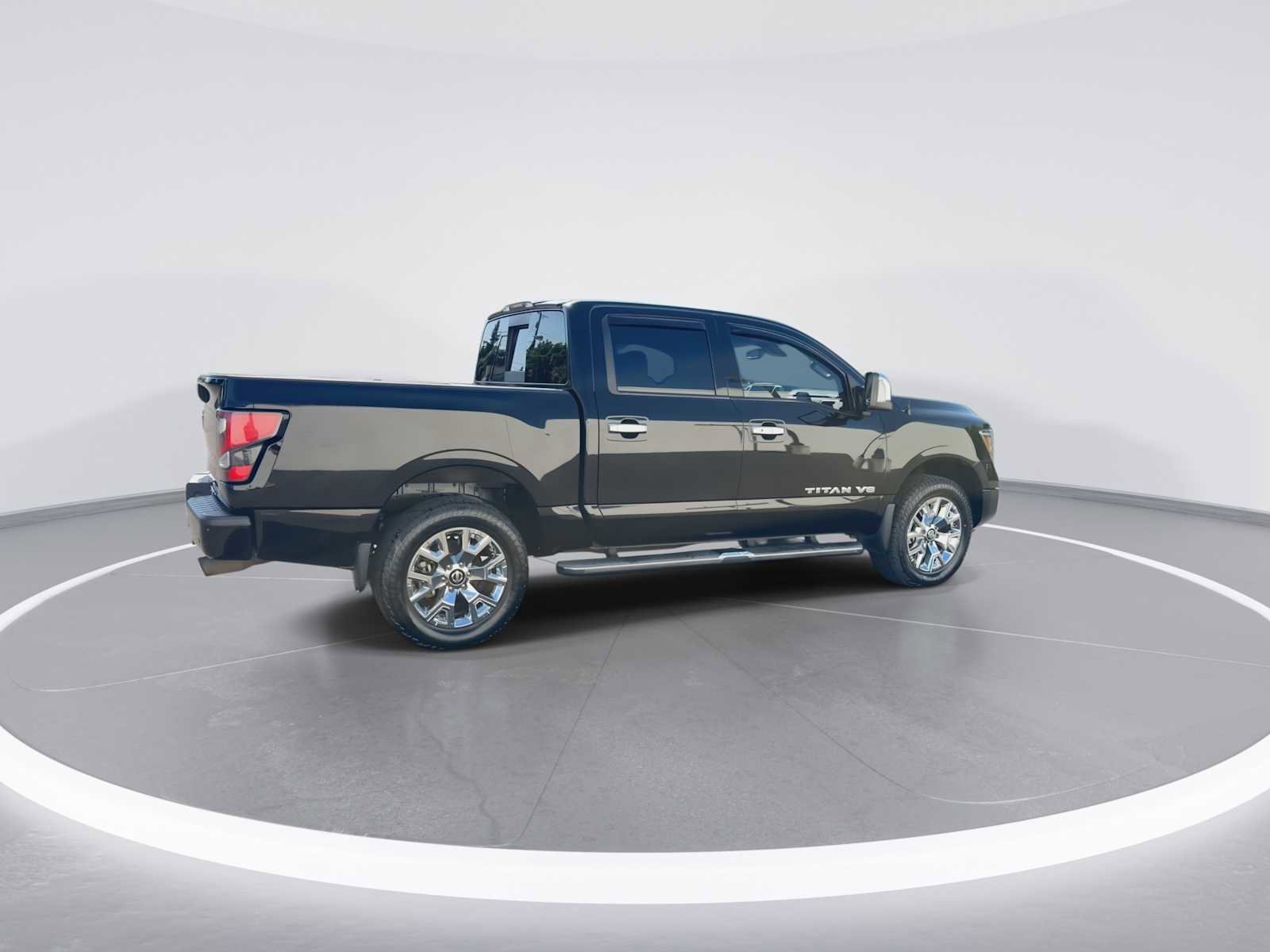 Used 2020 Nissan Titan SL w/ Moonroof Package AWD/4WD image 8