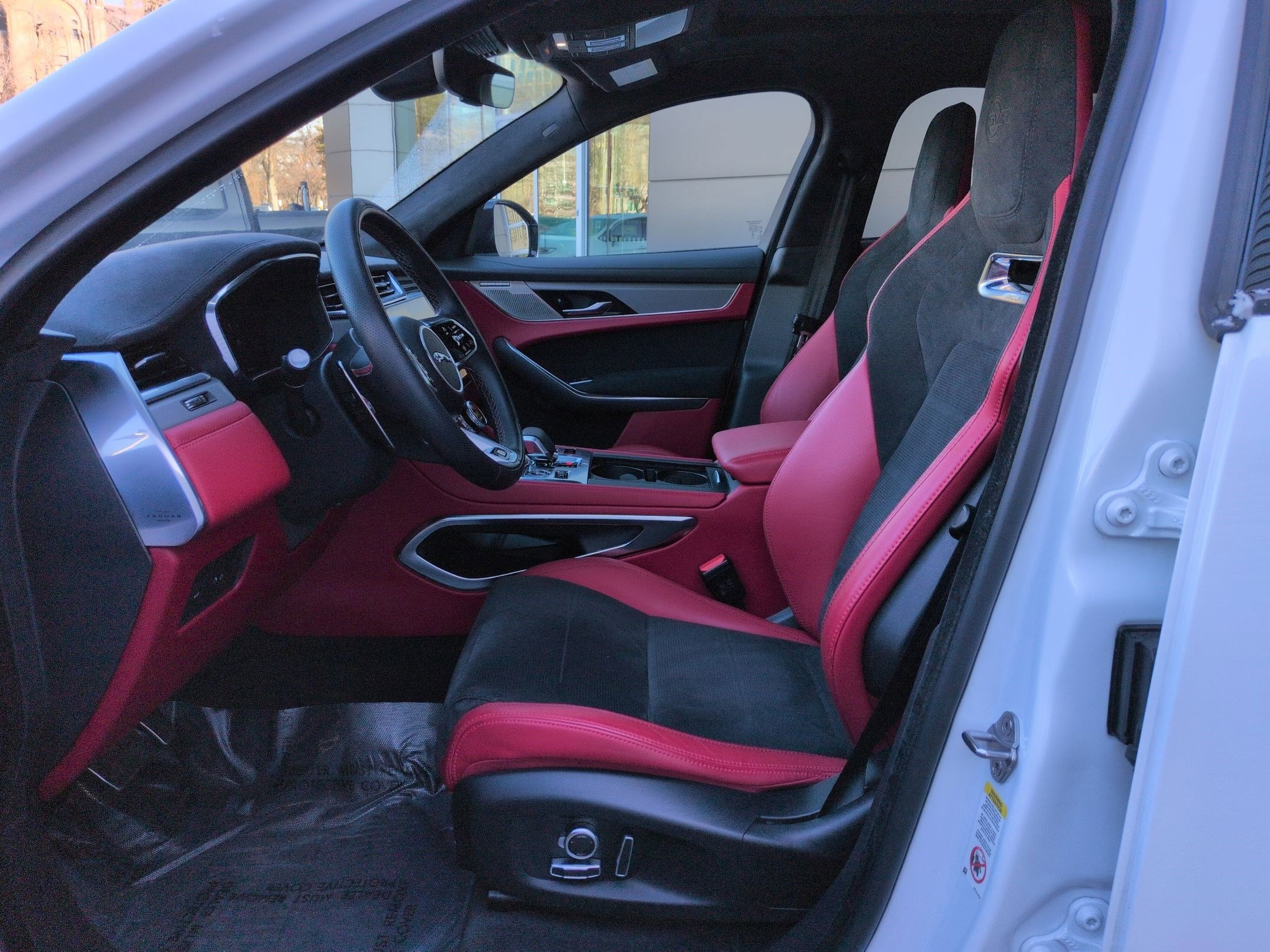 Used 2024 Jaguar F-PACE SVR image 25