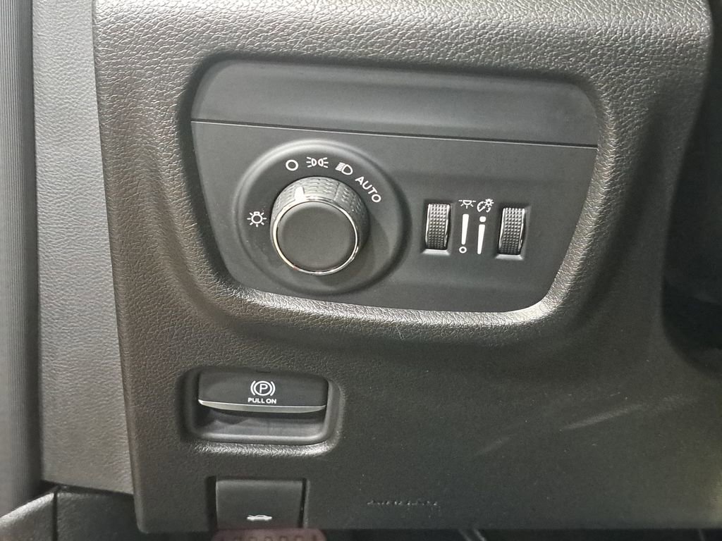 Used 2023 Jeep Grand Cherokee Altitude image 25