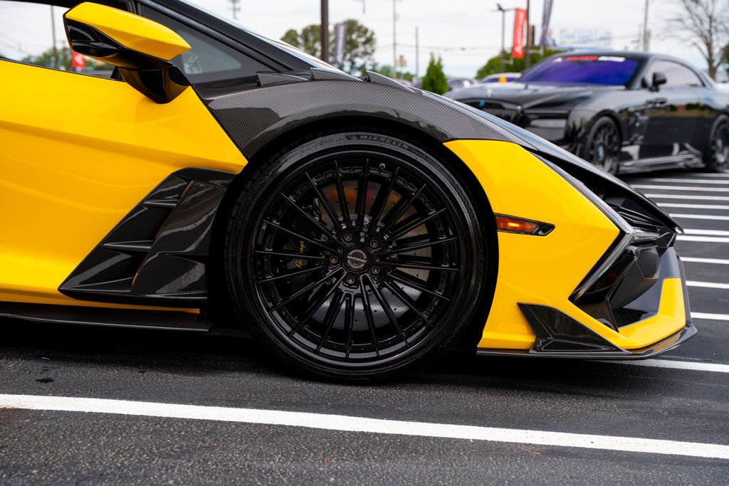 Used 2024 Lamborghini Revuelto AWD/4WD image 16