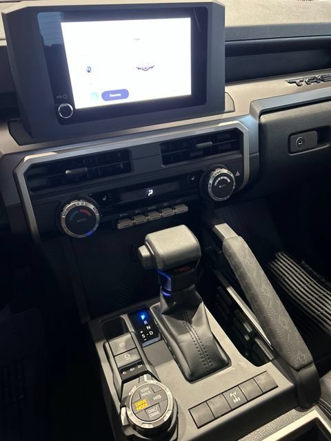Certified 2025 Toyota Tacoma TRD Off-Road AWD/4WD image 12