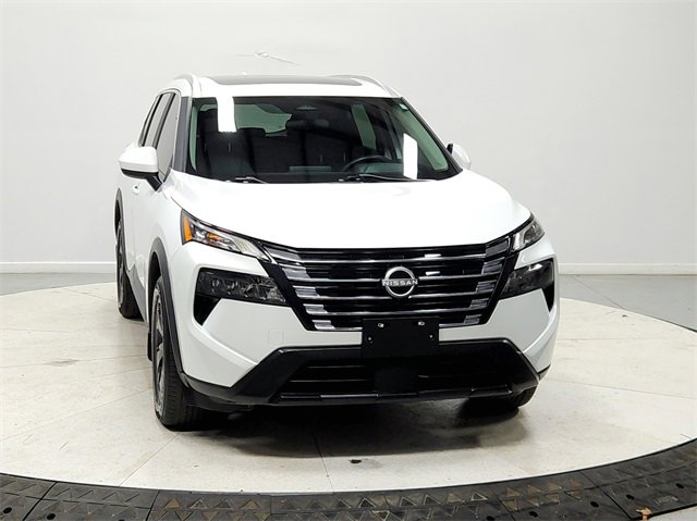 Used 2024 Nissan Rogue SV w/ SV Premium Package image 2