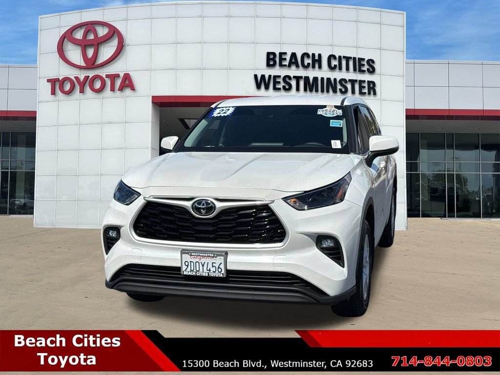 Used 2022 Toyota Highlander LE FWD image 5