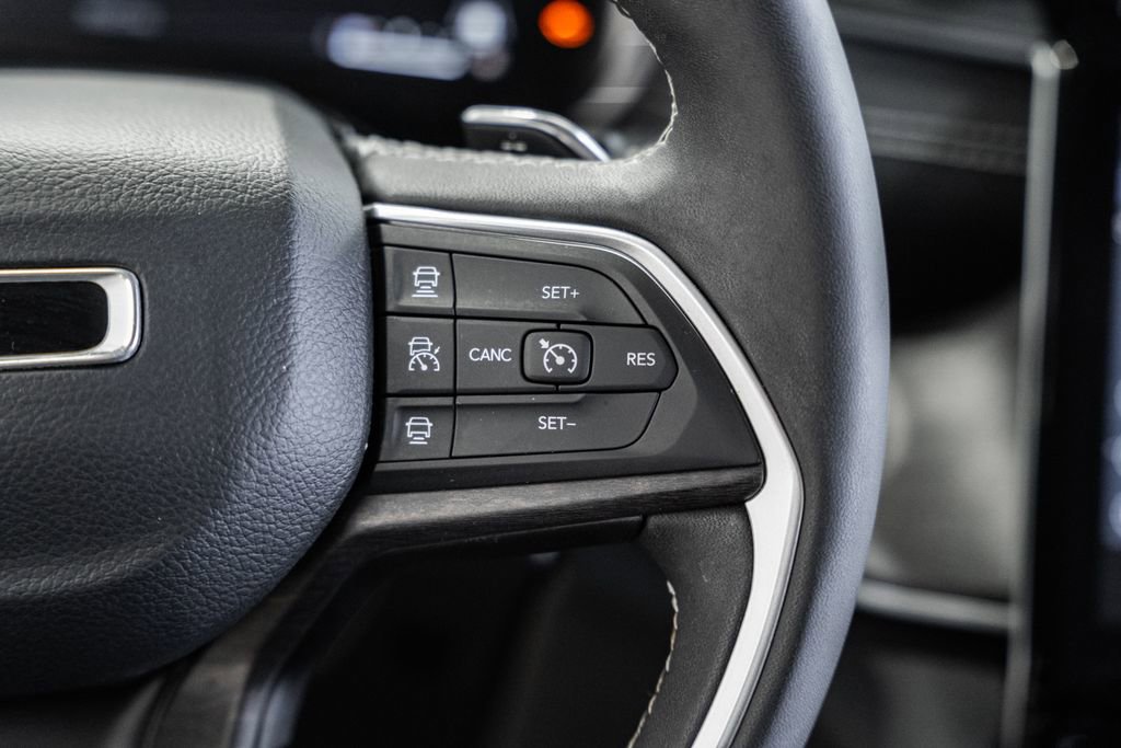 Certified 2024 Jeep Grand Cherokee L Limited w/ Luxury Tech Group II image 31