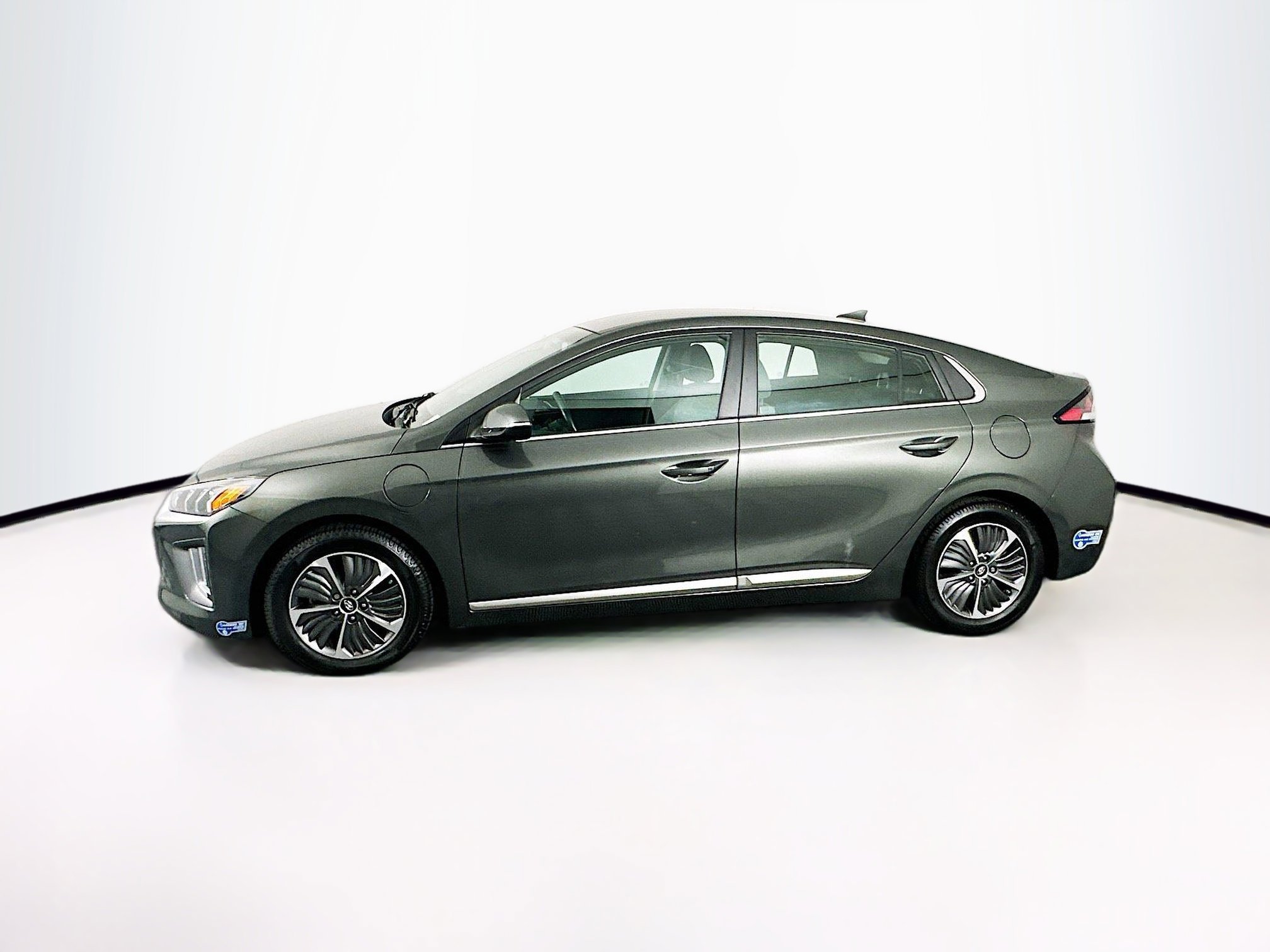 Used 2021 Hyundai Ioniq SEL FWD image 4