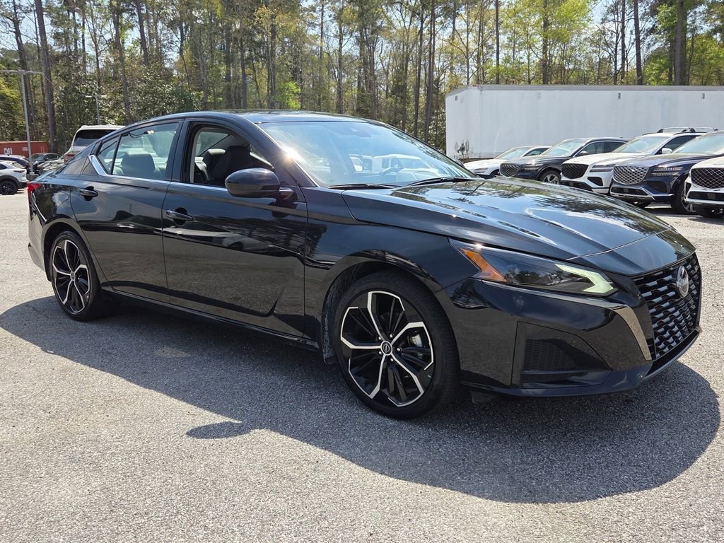 Used 2025 Nissan Altima 2.5 SR image 1