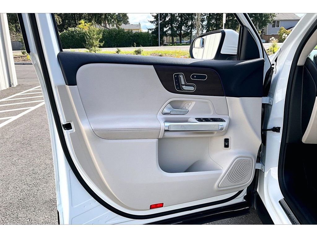 Used 2020 Mercedes-Benz GLB 250 w/ Premium Package image 23