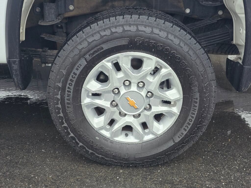 Used 2024 Chevrolet Silverado 3500 LT image 11