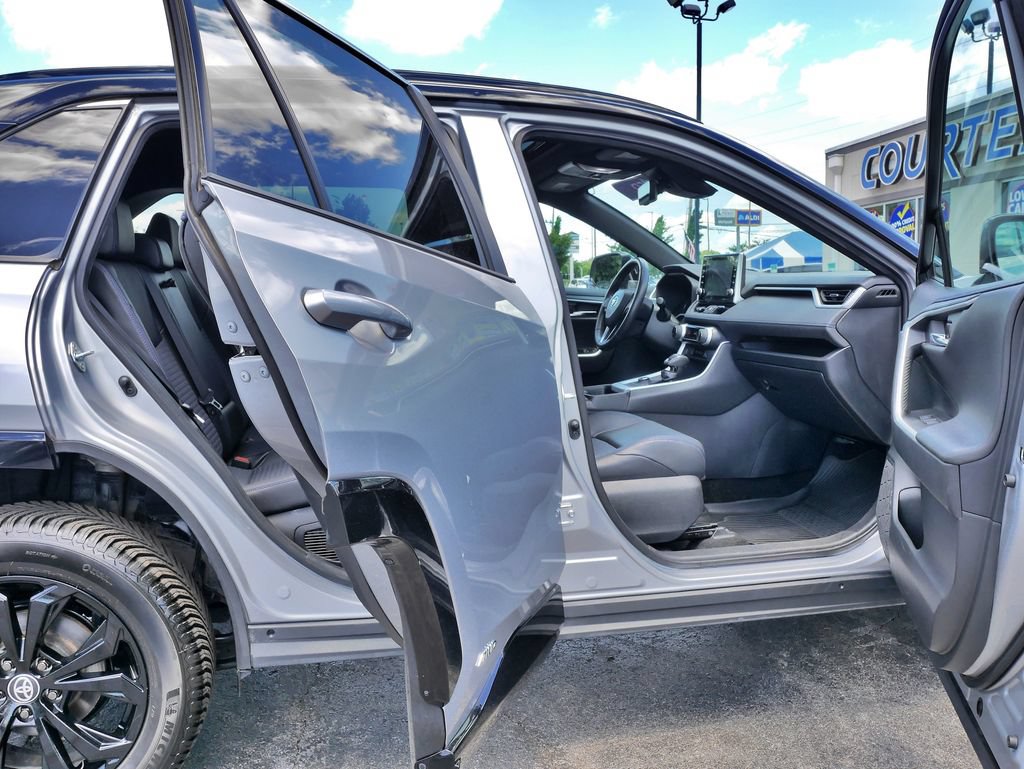Used 2022 Toyota RAV4 XSE AWD/4WD image 10