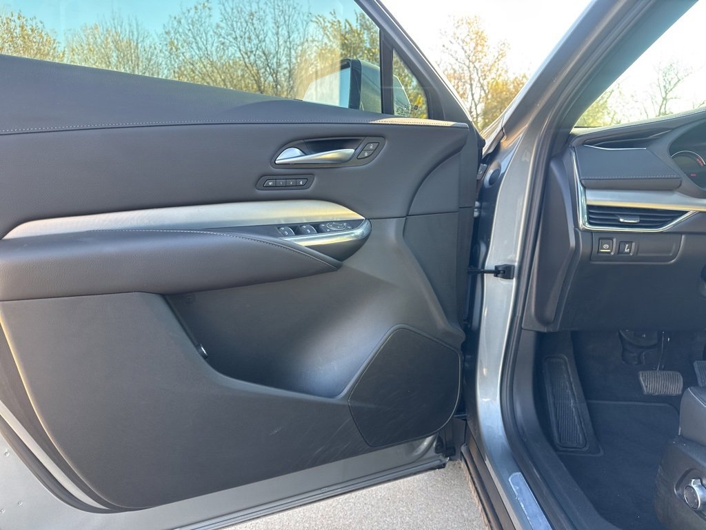 Used 2023 Cadillac XT4 Premium Luxury image 10
