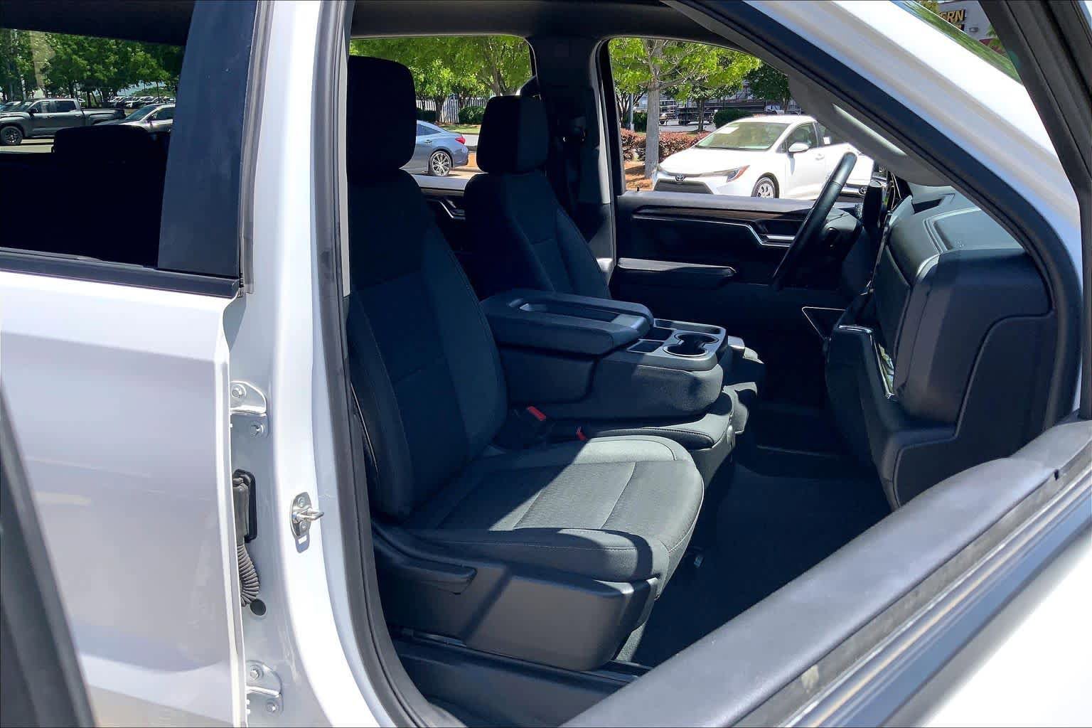 Used 2025 Chevrolet Silverado 1500 LT RWD image 9