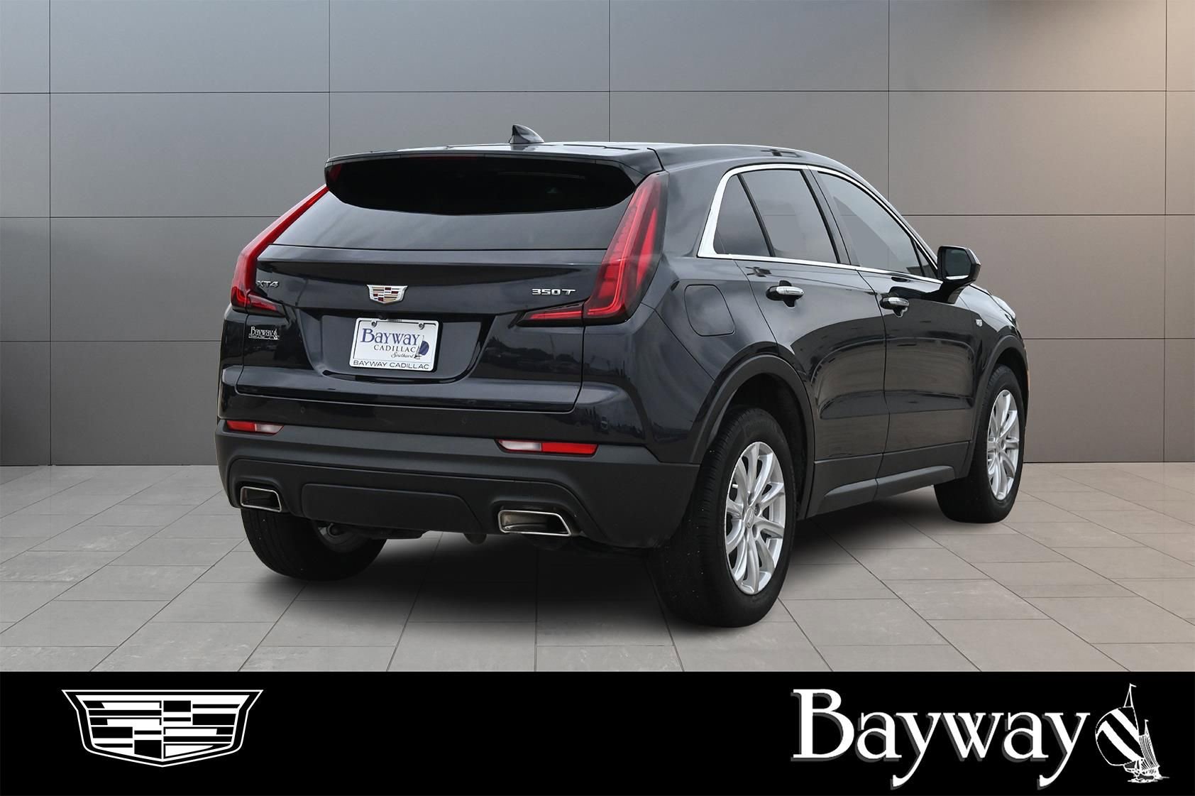 Used 2023 Cadillac XT4 Luxury w/ Cold Weather Package FWD image 5