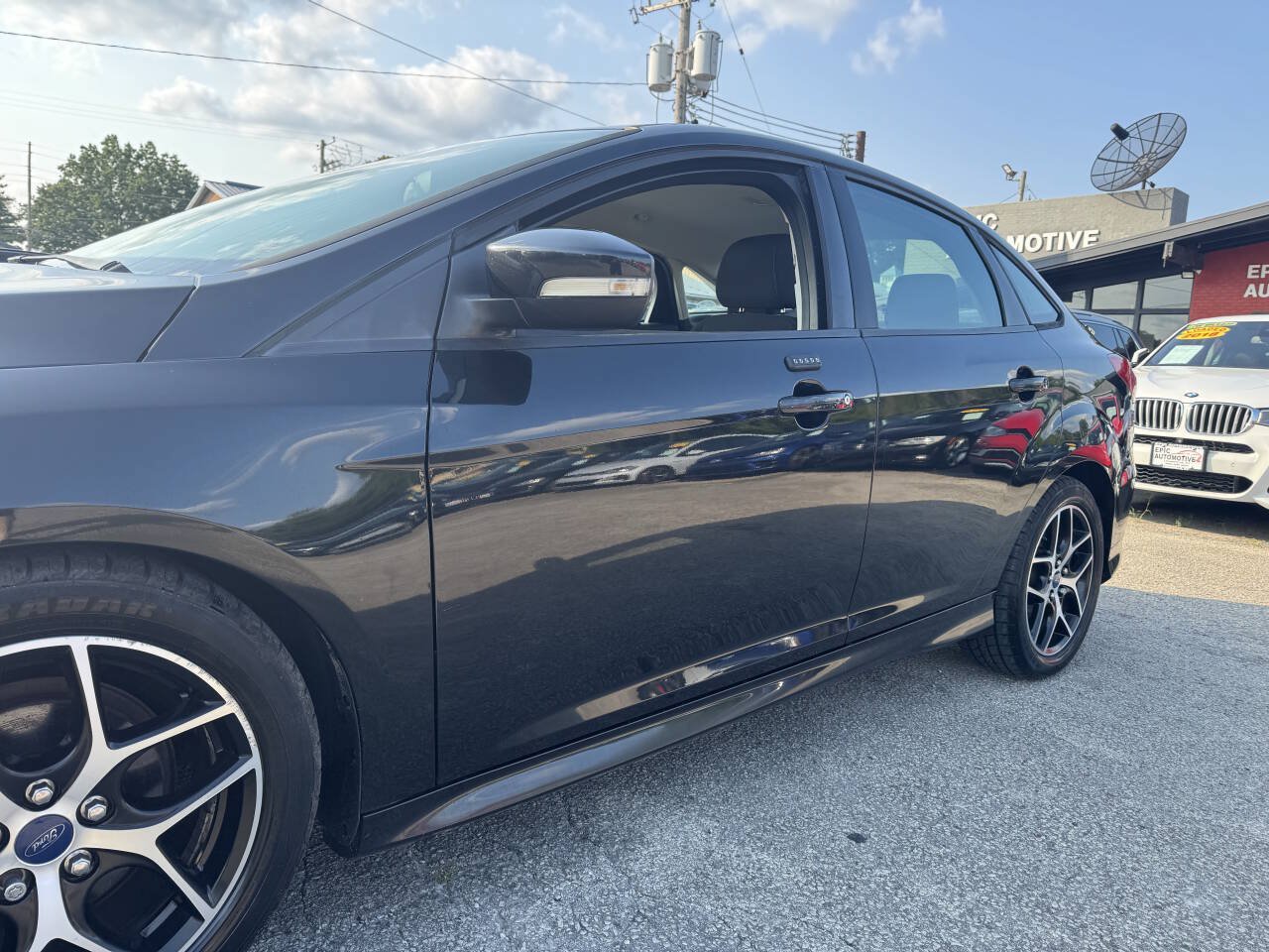 Used 2015 Ford Focus SE w/ SE Sport Package FWD image 10