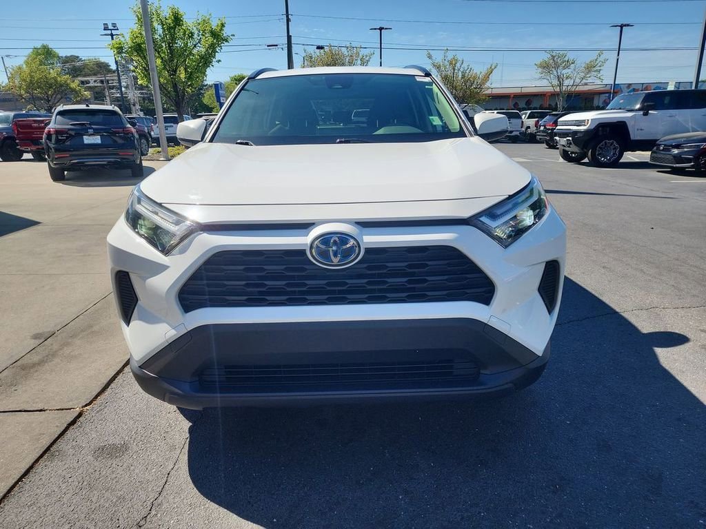 Used 2023 Toyota RAV4 XLE AWD/4WD image 3