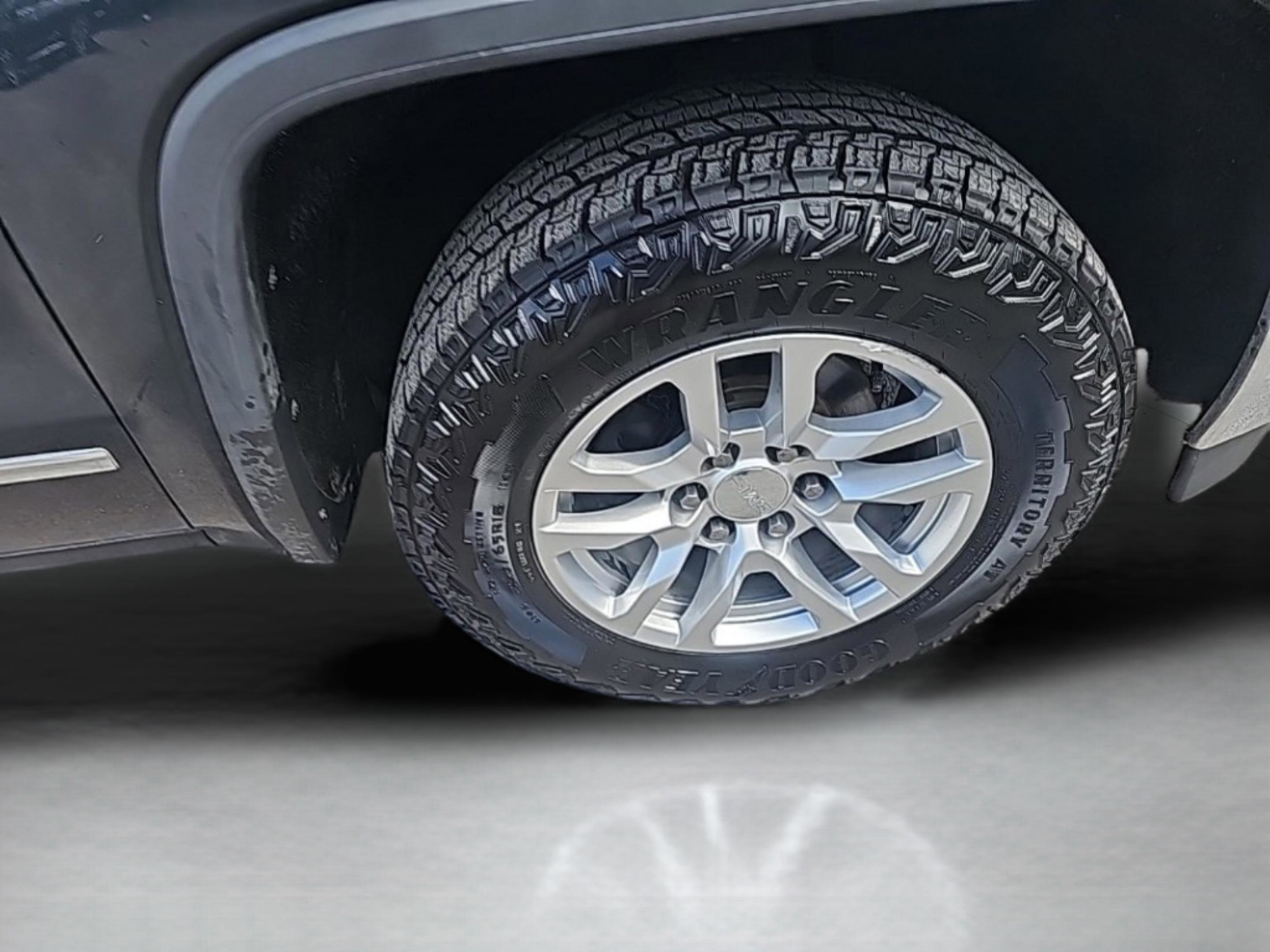 Used 2018 GMC Sierra 1500 SLT w/ Enhanced Driver Alert Package image 11