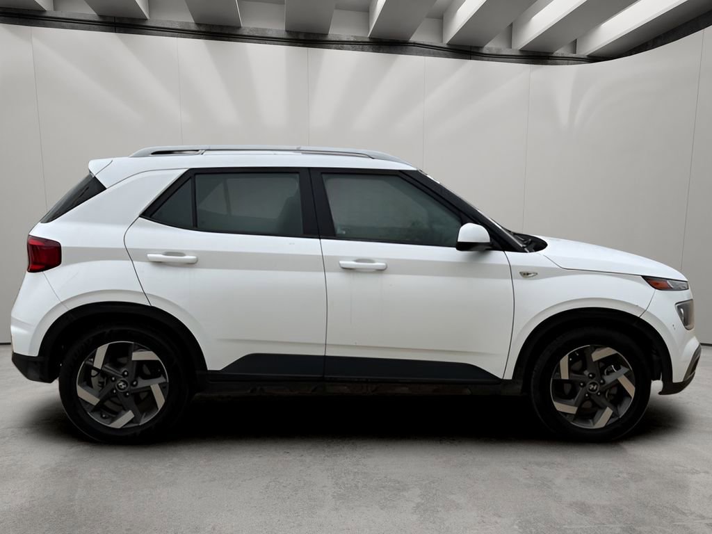 Used 2023 Hyundai Venue SEL image 6