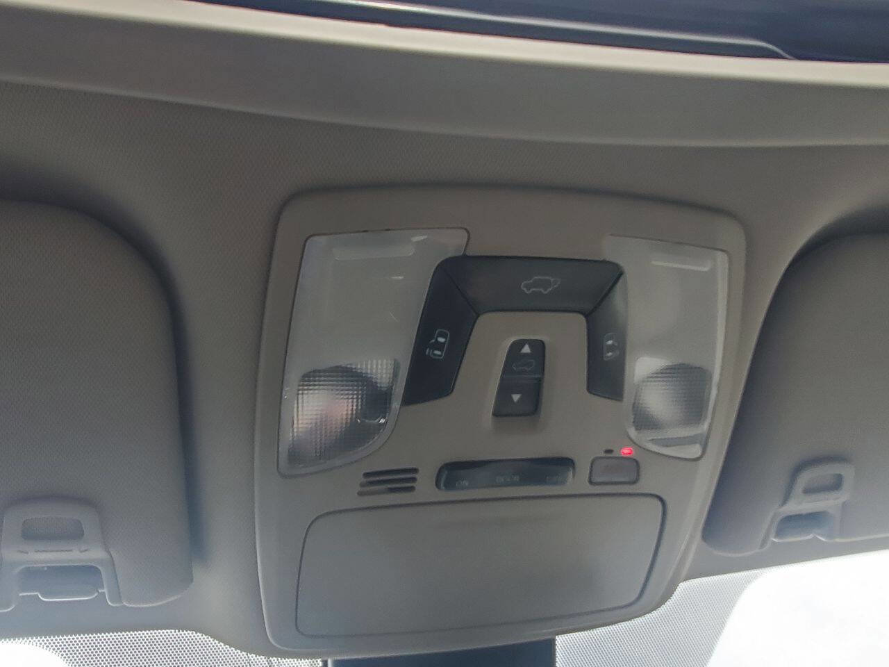 Used 2018 Toyota Sienna XLE Premium w/ Carpet Mat Package image 20