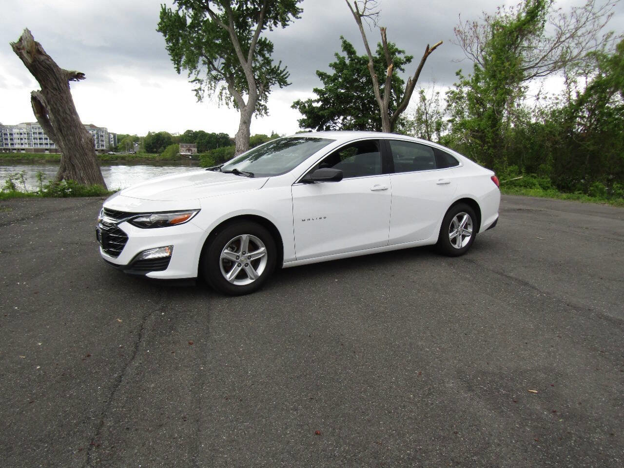 Used 2022 Chevrolet Malibu LS w/ LPO, Floor Liner Package FWD image 2