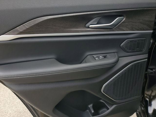 New 2026 Jeep Grand Cherokee Limited RWD image 15