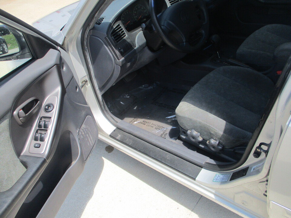 Used 2003 Hyundai Elantra GLS FWD image 24