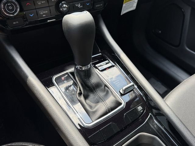 New 2025 Jeep Compass Latitude w/ Sun & Sound Group AWD/4WD image 24
