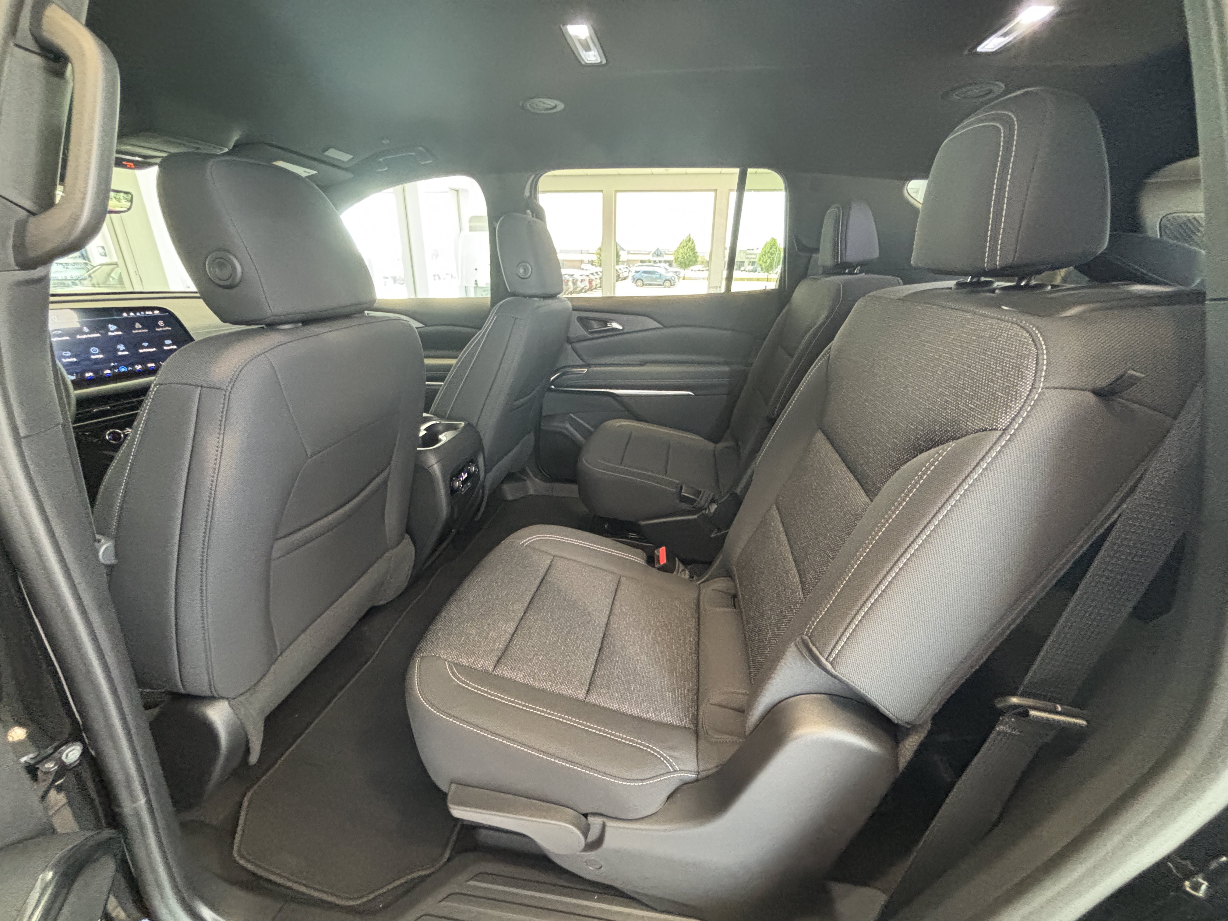 New 2027 Chevrolet Traverse LT w/ Midnight/Sport Edition FWD image 18