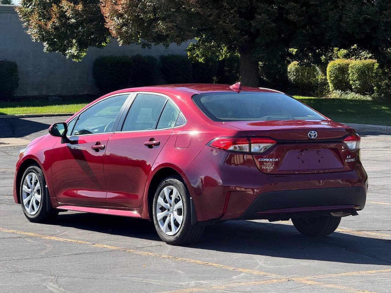 Used 2024 Toyota Corolla LE FWD image 3