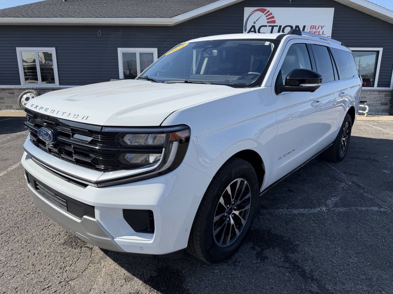 Used 2025 Ford Expedition Max Platinum AWD/4WD image 1