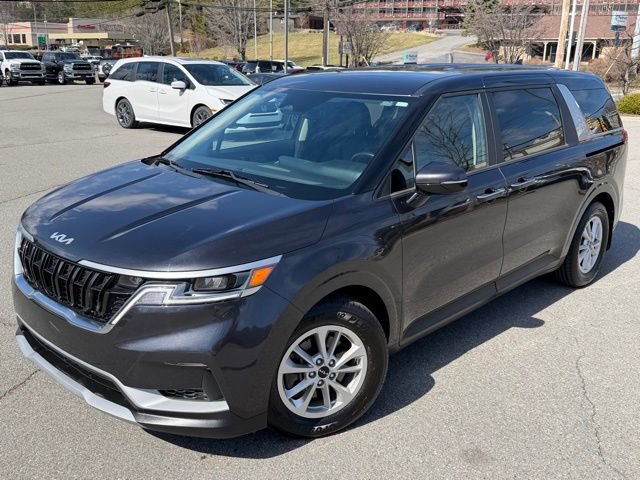 Used 2022 Kia Carnival LX image 1
