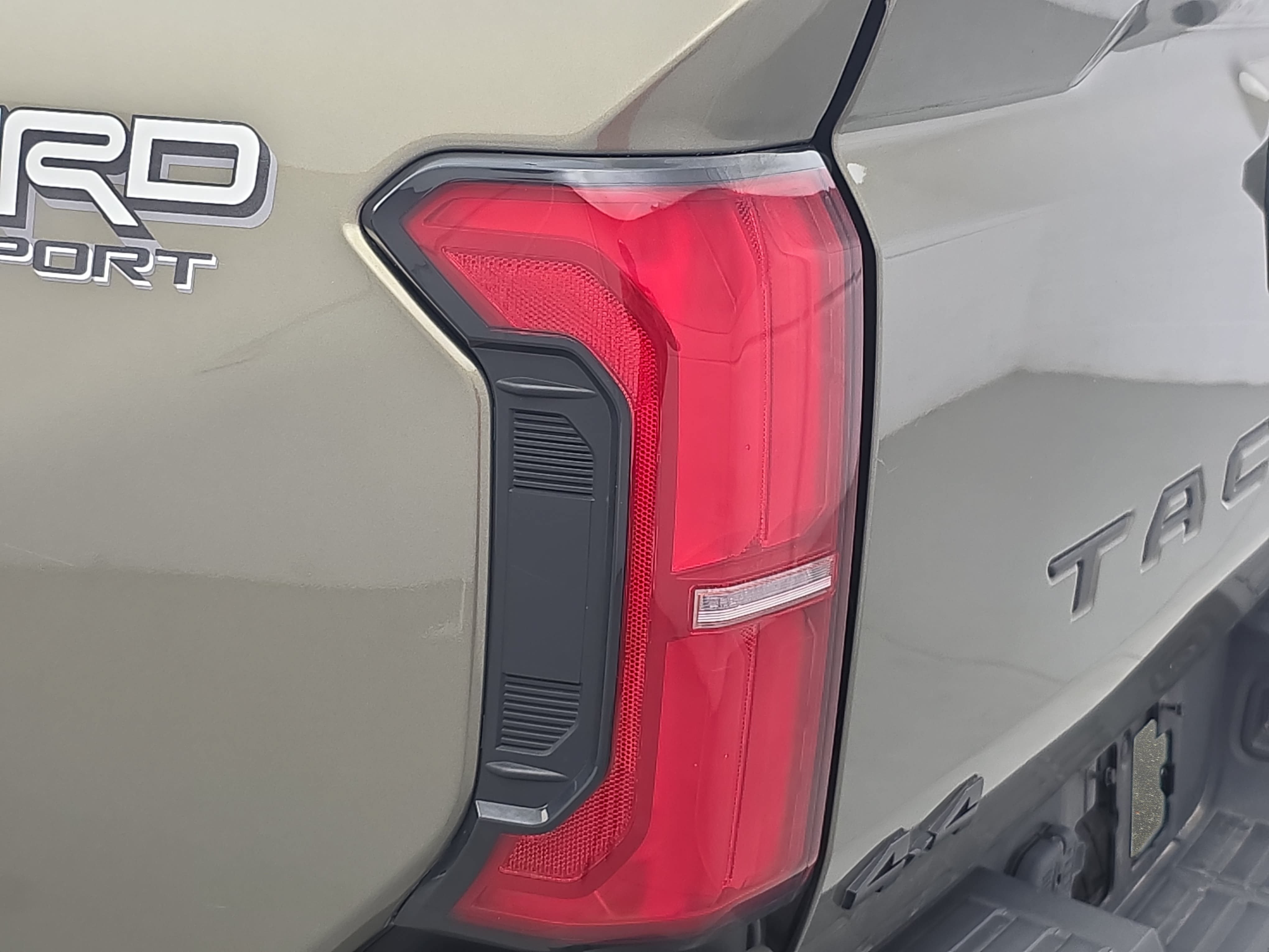 Used 2024 Toyota Tacoma TRD Sport AWD/4WD image 31