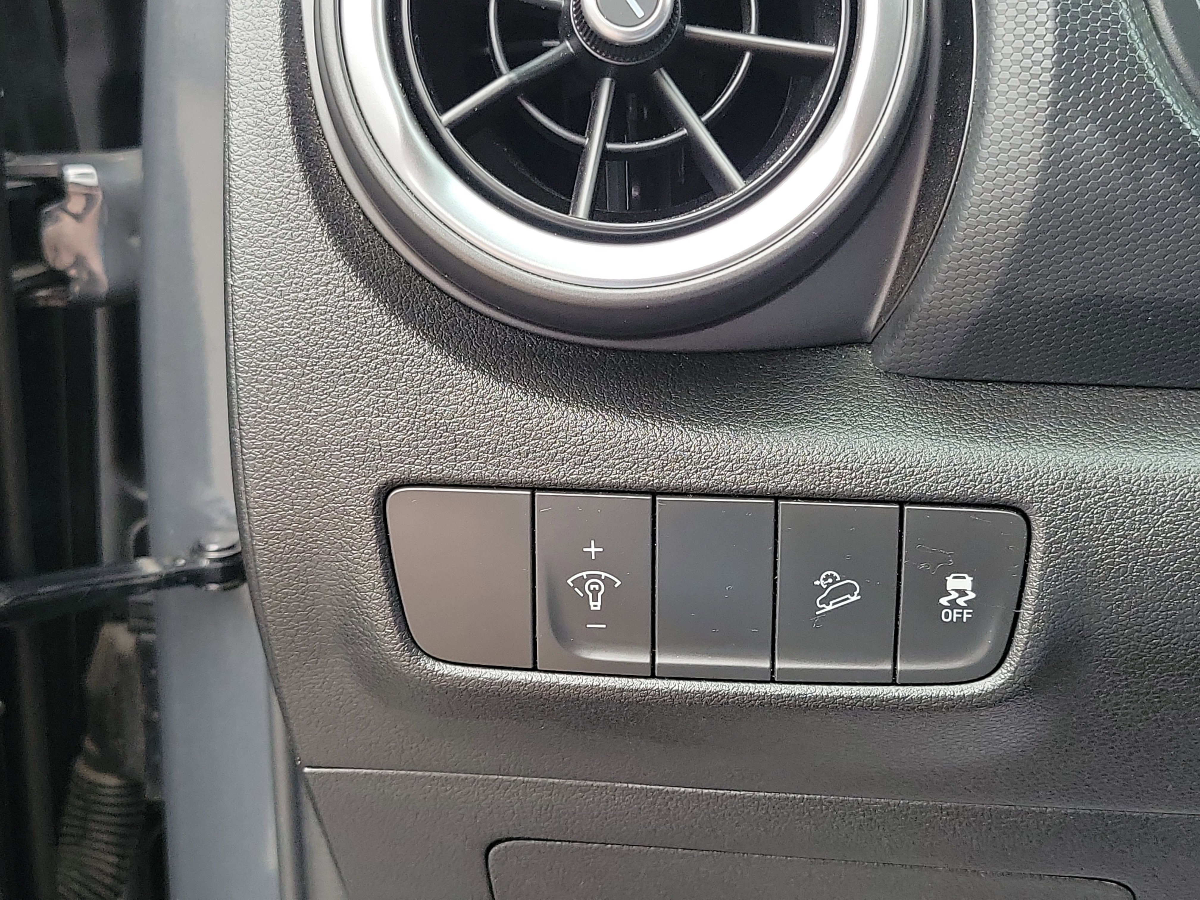 Certified 2023 Hyundai Kona SEL AWD/4WD image 11
