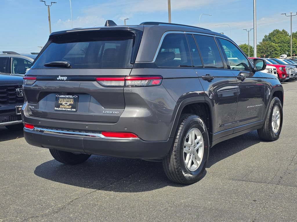 Used 2024 Jeep Grand Cherokee Laredo AWD/4WD image 3