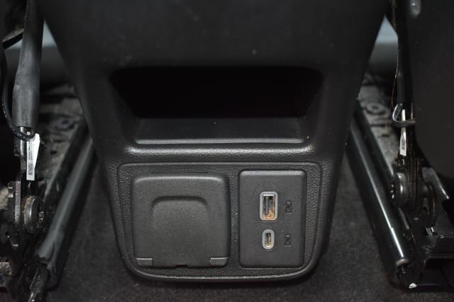 Used 2020 Buick Encore GX Essence w/ Experience Buick Package image 36