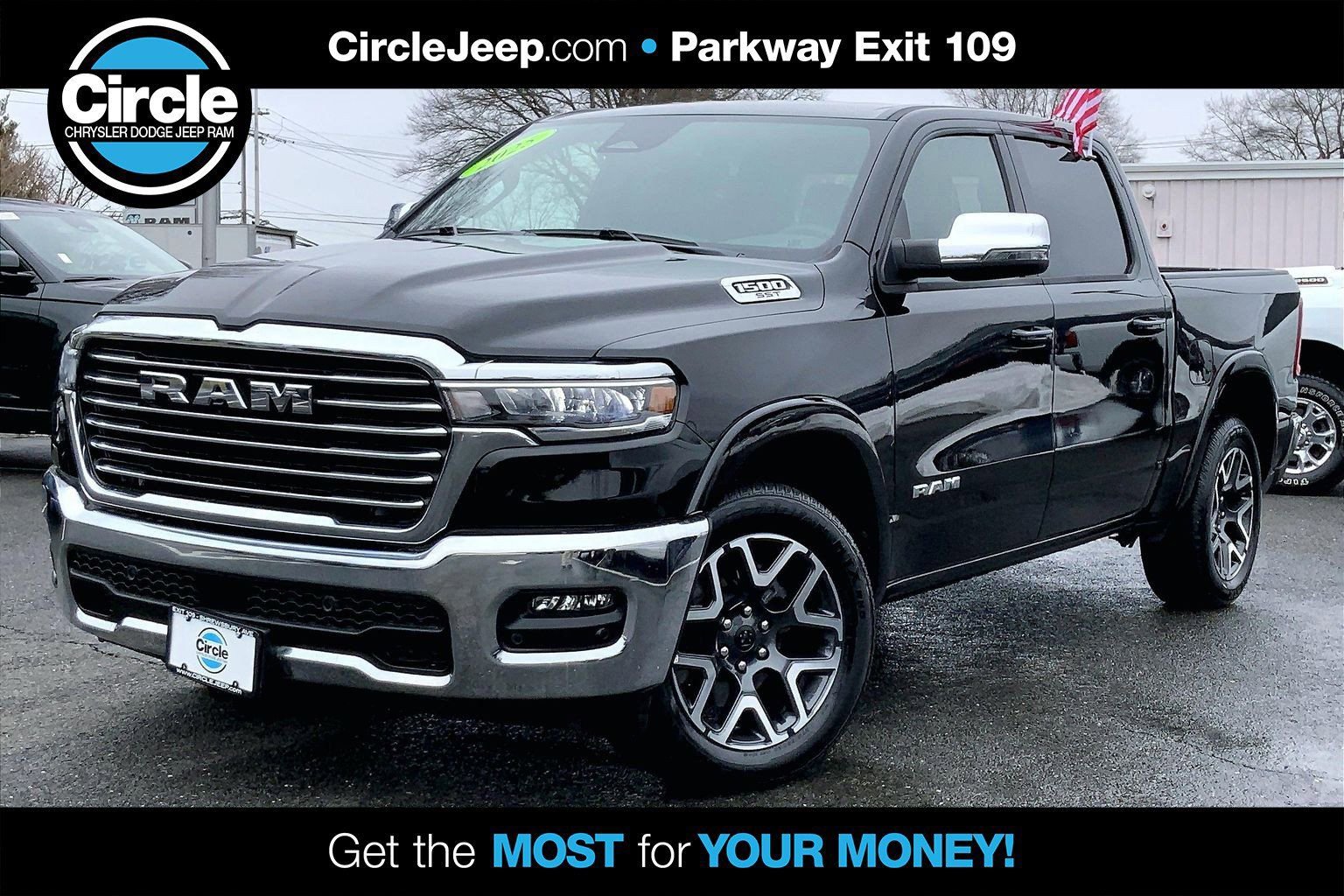 Used 2025 RAM 1500 Laramie AWD/4WD image 1