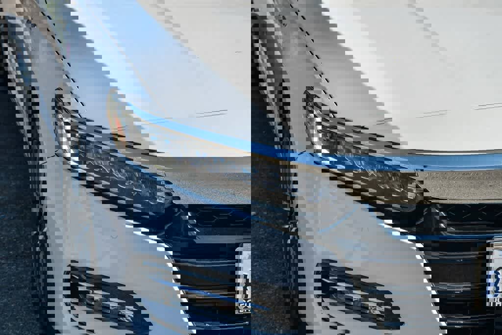 Used 2019 Honda Accord Touring image 4