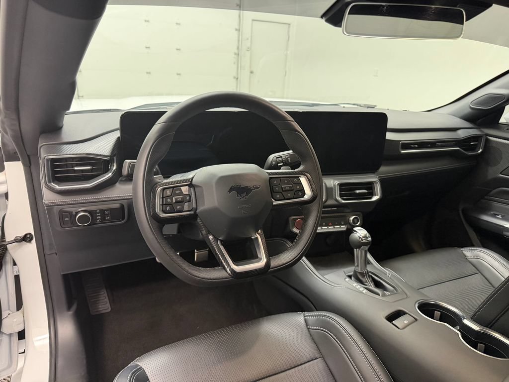 Used 2025 Ford Mustang GT Premium RWD image 4