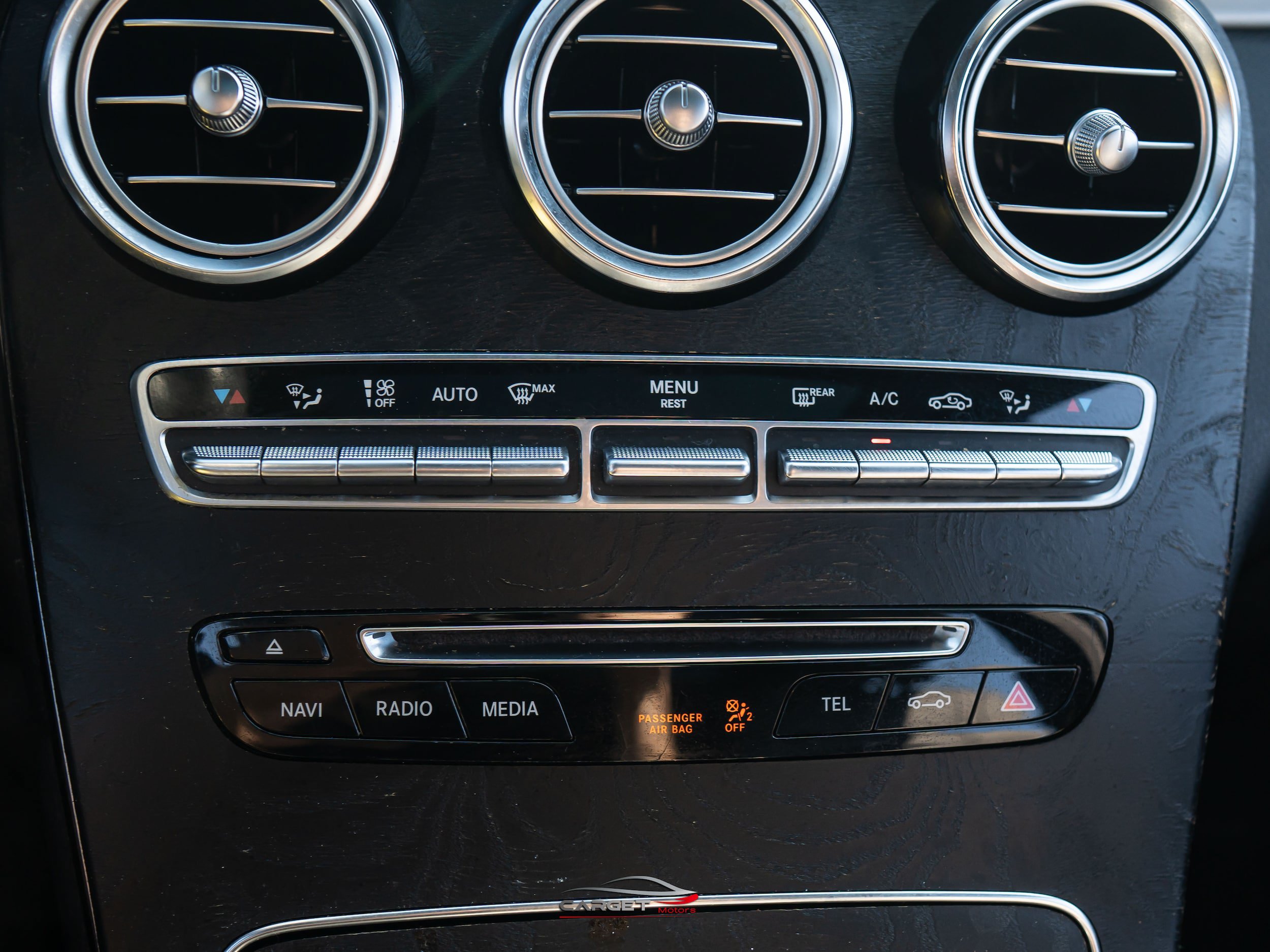 Used 2019 Mercedes-Benz GLC 300 4MATIC w/ Multimedia Package image 31