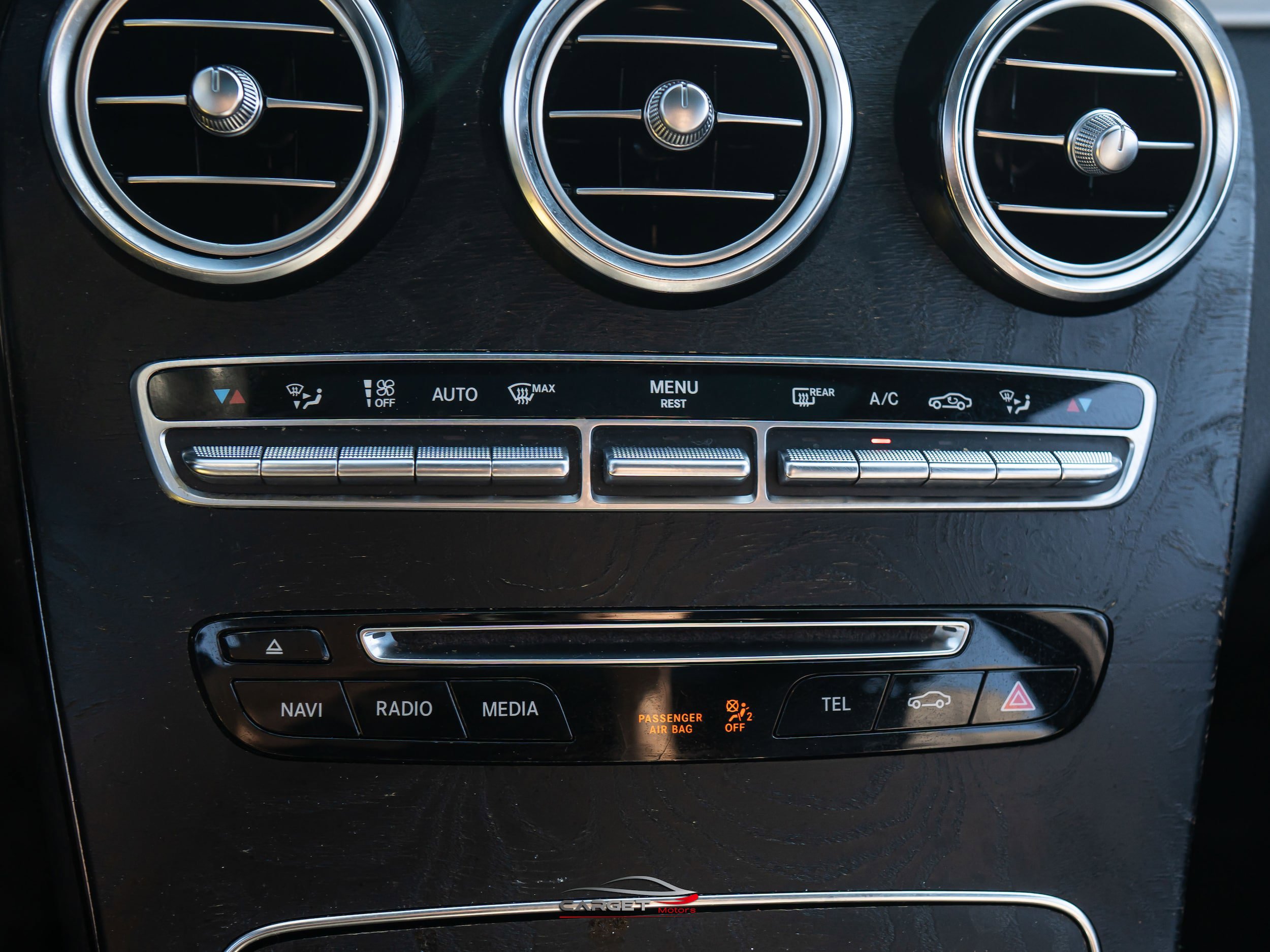 Used 2019 Mercedes-Benz GLC 300 4MATIC w/ Multimedia Package image 31