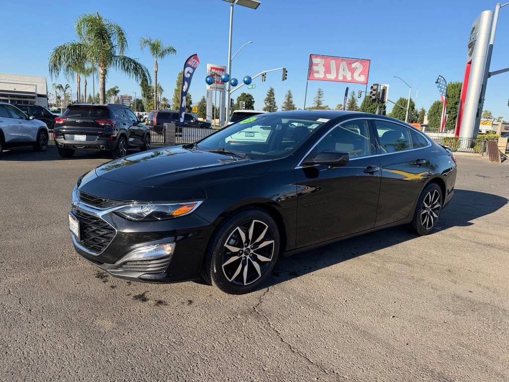 Used 2025 Chevrolet Malibu RS FWD image 3