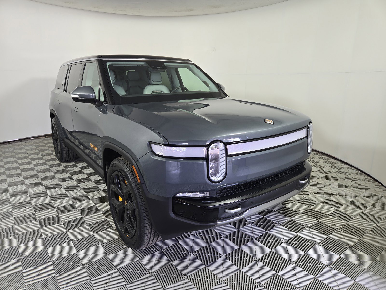 Used 2024 Rivian R1S Adventure AWD/4WD image 7