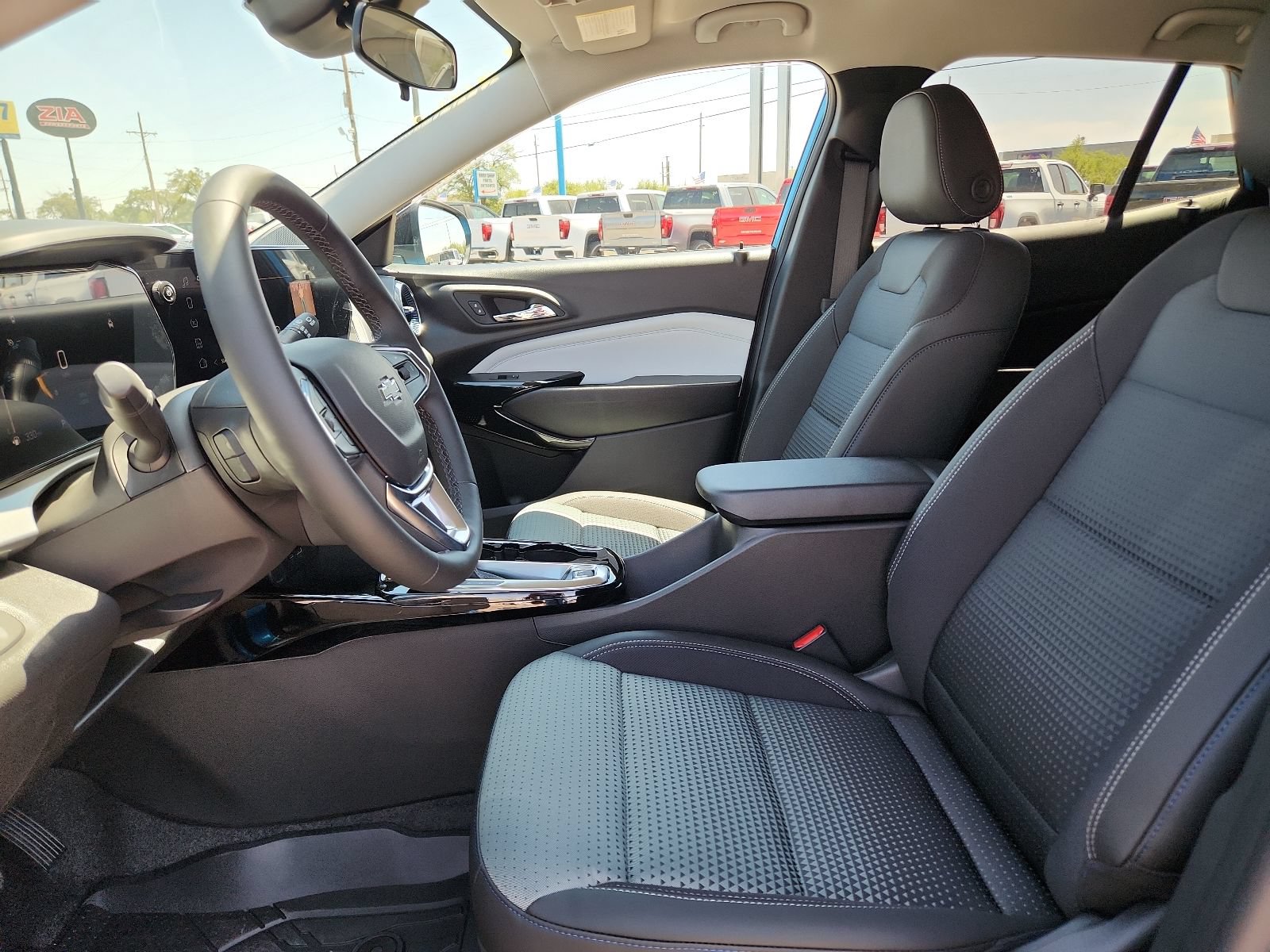 New 2026 Chevrolet Trax LT w/ Midnight Edition FWD image 11