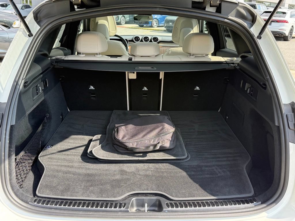 Used 2025 Mercedes-Benz GLC 350e 4MATIC image 18